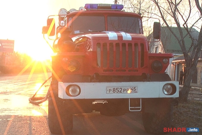В Шадринске огнем уничтожен жилой дом