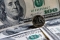 Курс доллара на Мосбирже впервые за 4 года упал ниже 60 рублей