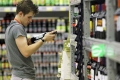 Алкоголь в России планируют продавать с 21 года