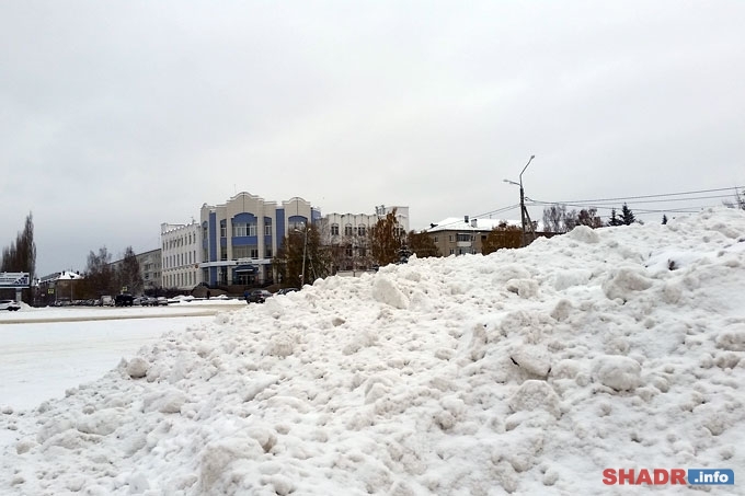 В Шадринске идет уборка снега