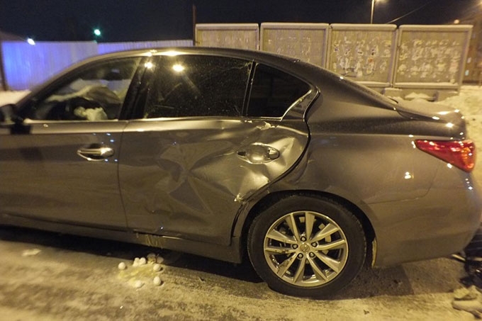 ДТП в Кургане: столкнулись TOYOTA LAND CRUISER и INFINITI Q50