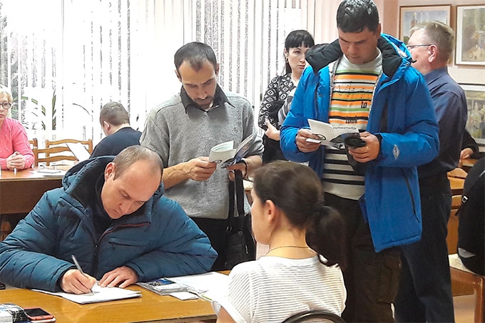 На ярмарке «Работа есть!» городские предприятия представили более 80 вакансий