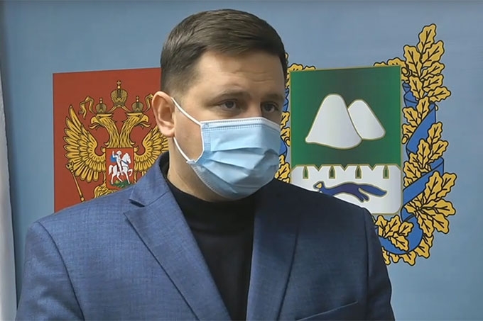 Жителей региона призывают ограничить круг общения в новогодние праздники