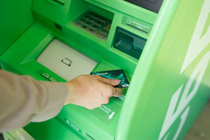Банкоматы Сбербанка в Курганской области начинают принимать карты на переработку