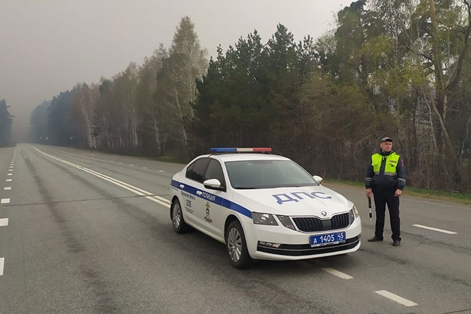 Приостановлено движение транспорта на автодороге "Иртыш" в направлении города Тюмень