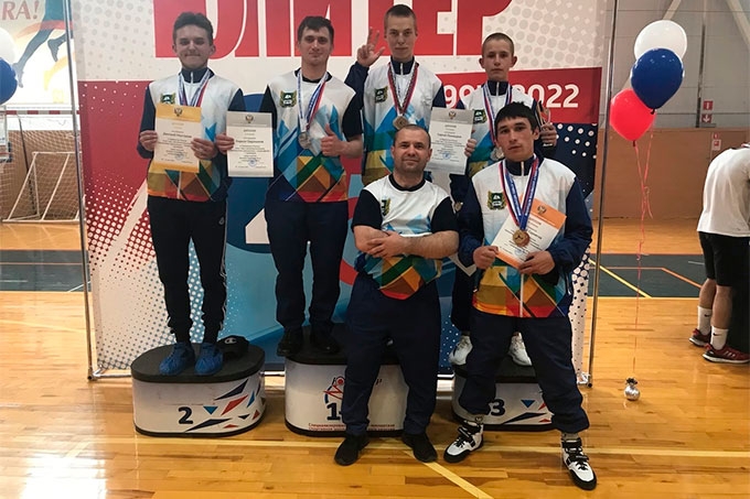 Шадринские пауэрлифтеры привезли семь медалей с Чемпионата и Первенства России