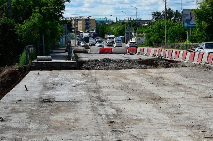 В Шадринске возобновился ремонт на путепроводе и мосту через реку Канаш