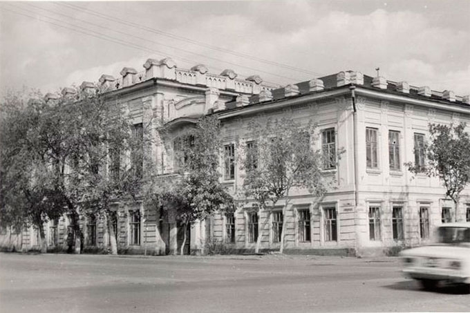 День в истории Шадринска: 103 года назад в городе был объявлен траур и 60 лет назад в школе №10 начали строительство под новые классы