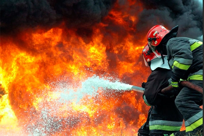 Нарушение правил эксплуатации электрооборудования стало причиной крупного пожара в Шадринске