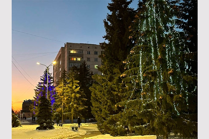 В Шадринске началось украшение города к Новому году