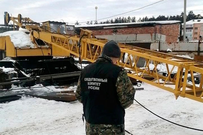 В Шадринске на рабочего упала стрела платформы подъемного крана