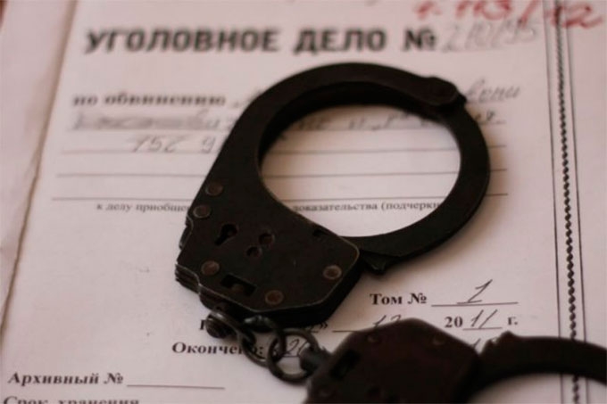 Перед судом предстает бывший следователь полиции, присвоивший более 320 тысяч рублей
