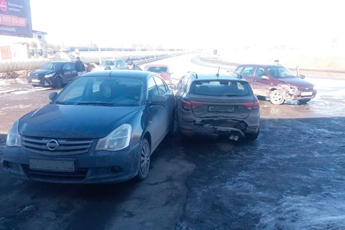 В Курганской области столкнулись четыре автомобиля
