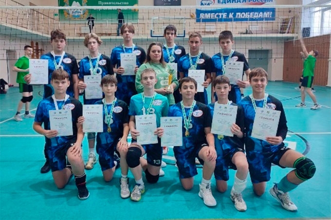Две команды шадринских волейболистов стали победителями областного Первенства