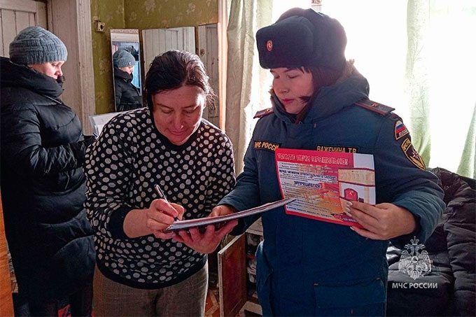 Сотрудники чрезвычайного ведомства продолжают противопожарные рейды по частному сектору