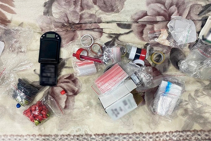 Более 100 свертков с наркотиками оказалось при себе у двух курганцев