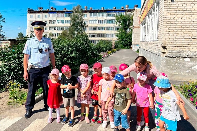 «Зарядка со стражем порядка» прошла в шадринском детском саду