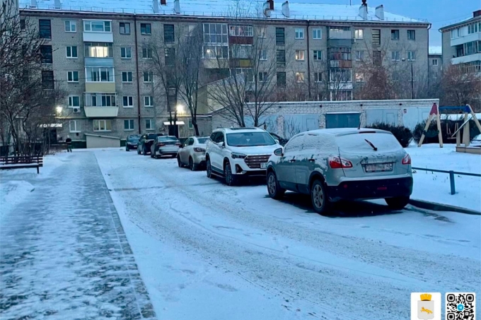 Сергей Сорокин поручил очистить городские дворы от снега и наледи, а фасады МКД – от рекламы