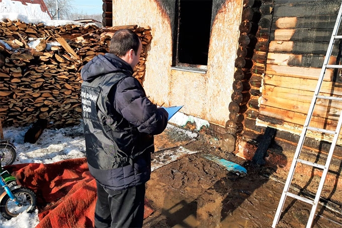 Трое детей погибли во время пожара в частном доме в Шадринске