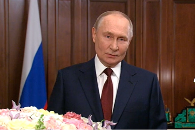 Владимир Путин: «Будьте счастливы вместе с теми, кто вам дорог»