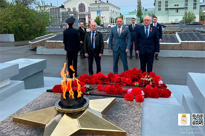 Антон Мокан возложил цветы к Вечному огню
