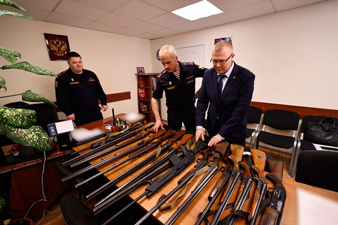 25 единиц оружия и боеприпасы к нему передали жители Курганской области для военнослужащих на СВО