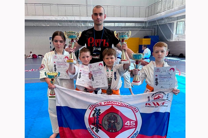 Три «золота» и «серебро» завоевали шадринцы на турнире по киокушинкай каратэ в Челябинске