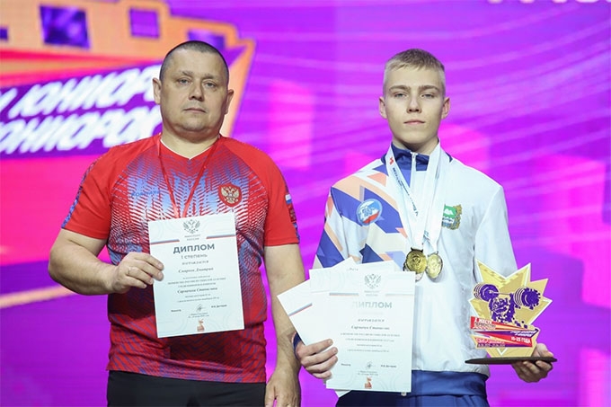 Станислав Сармачев стал победителем Первенства России среди юниоров по тяжелой атлетике