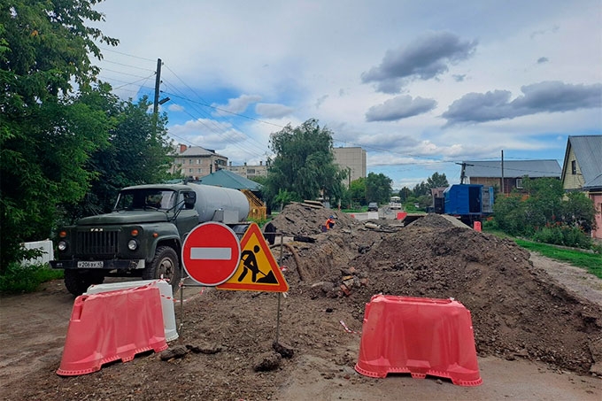 В Шадринске продолжаются ремонтные работы на основной тепломагистрали по улице Февральская