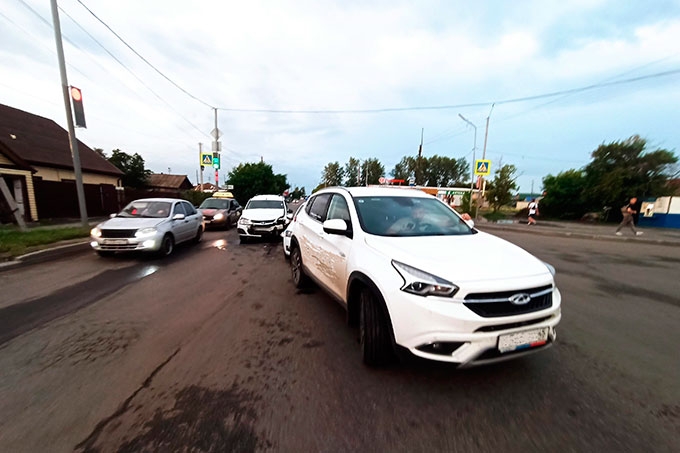 Две пассажирки получили травмы при столкновении легковых автомобилей в Кургане