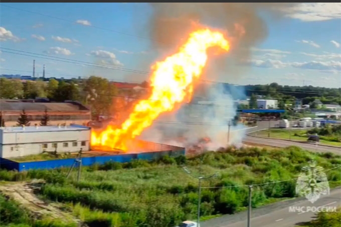 В Кургане огнеборцы тушат газораспределительную подстанцию