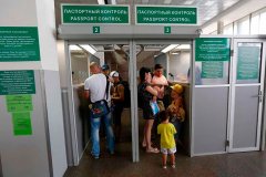 Только с загранпаспортом: Изменены правила выезда за границу детей до 14 лет