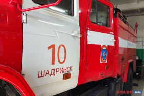 В Шадринске тушили баню, в Ольховке – дом