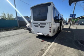 Под колесами маршрутного автобуса погиб мужчина