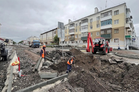 На улице Февральской продолжаются гидравлические испытания на тепломагистрали